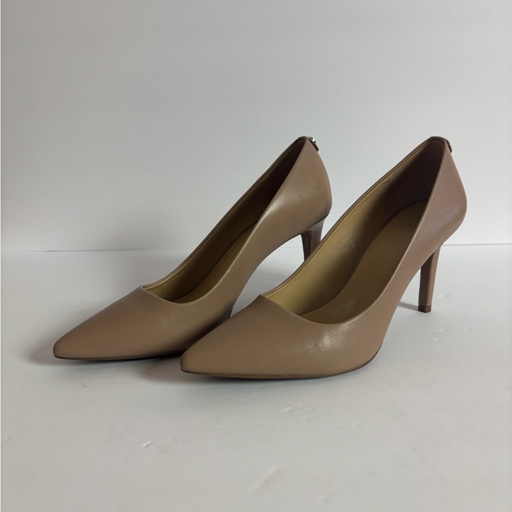 Michael Michael Kors Nude Leather Pointed Toe Pumps – Size 7.5M - Picture 3 of 6